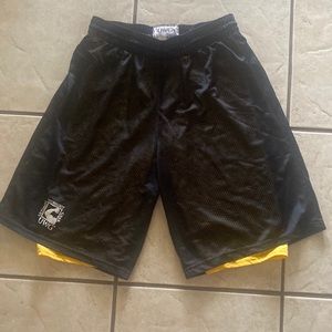 Men’s UWG shorts with built-in compression/girdle